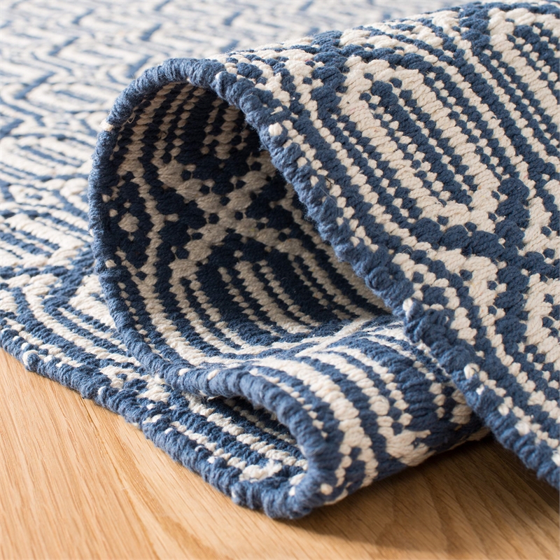 Safavieh Montauk 5' X 8' Hand Woven Cotton Pile Rug in Ivory and Navy