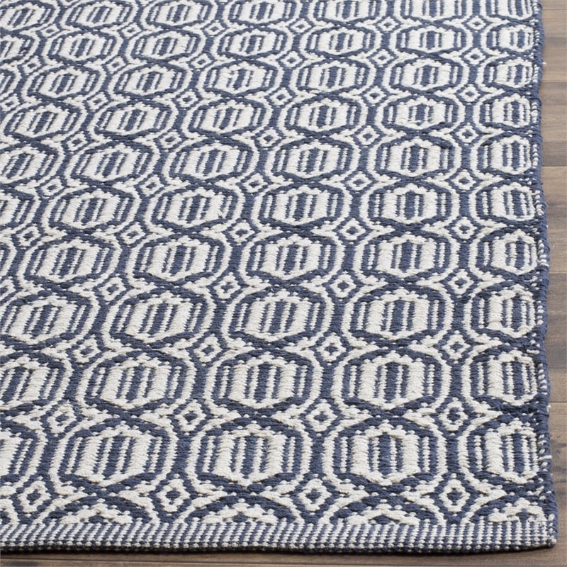 Safavieh Montauk 6' X 9' Hand Woven Cotton Pile Rug in Ivory and Navy
