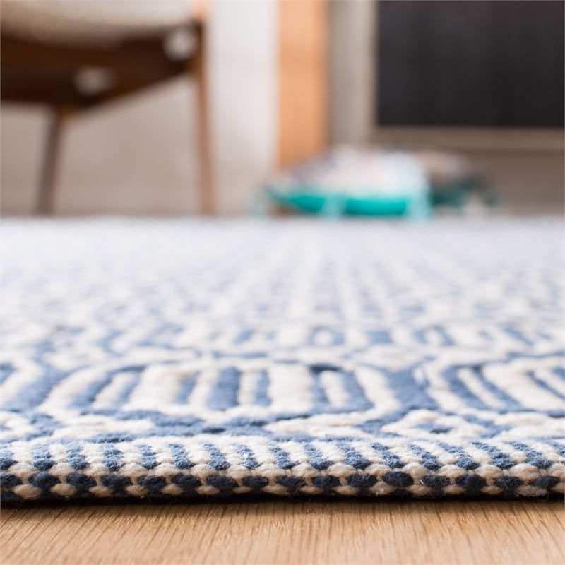 Safavieh Montauk 6' X 9' Hand Woven Cotton Pile Rug in Ivory and Navy