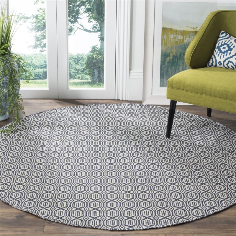 Safavieh Montauk 6' X 6' Round Hand Woven Cotton Rug in Ivory and Navy