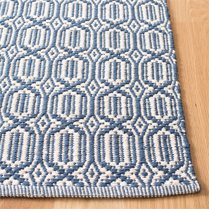 Safavieh Montauk 8' X 10' Hand Woven Cotton Pile Rug in Ivory and Navy