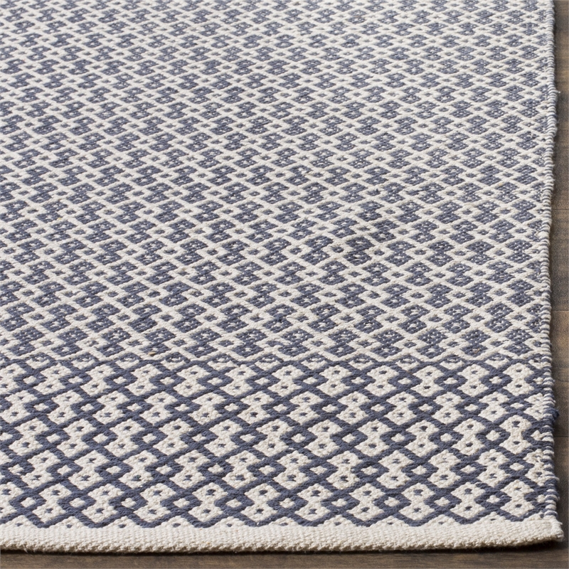 Safavieh Montauk 5' X 8' Hand Woven Cotton Pile Rug in Ivory and Navy