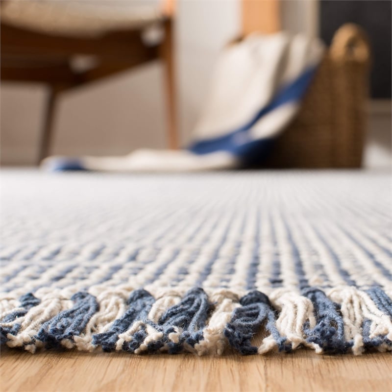 Safavieh Montauk 3' X 5' Hand Woven Cotton Pile Rug in Ivory and Navy