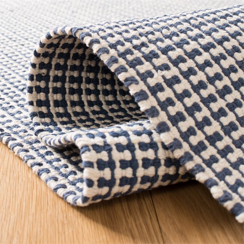 Safavieh Montauk 6' X 9' Hand Woven Cotton Pile Rug in Ivory and Navy