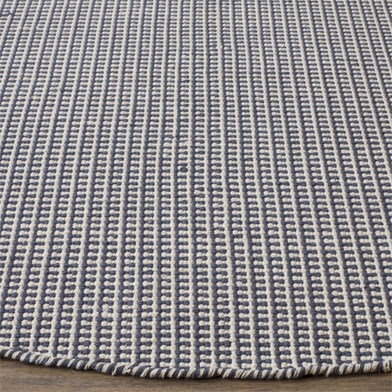 Safavieh Montauk 6' X 6' Round Hand Woven Cotton Rug in Ivory and Navy
