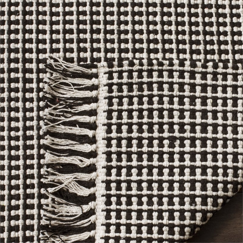Safavieh Montauk 3' X 5' Hand Woven Cotton Pile Rug in Ivory and Black
