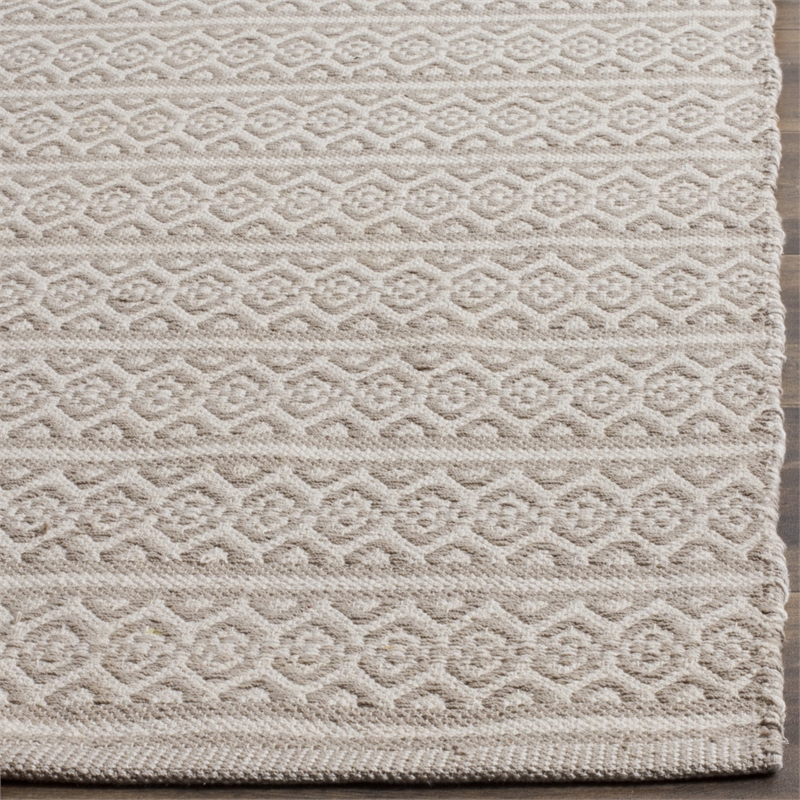 Safavieh Montauk 6' X 9' Hand Woven Cotton Pile Rug in Ivory and Gray