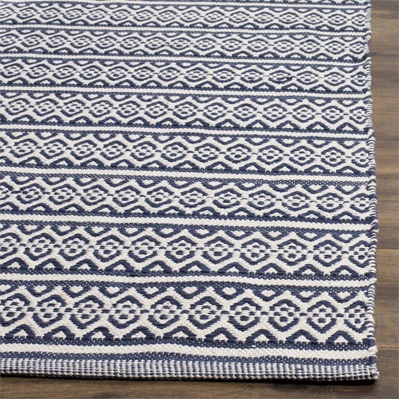 Safavieh Montauk 4' X 6' Hand Woven Cotton Pile Rug in Ivory and Navy