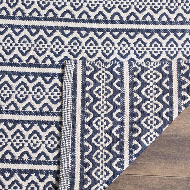 Safavieh Montauk 6' X 9' Hand Woven Cotton Pile Rug in Ivory and Navy