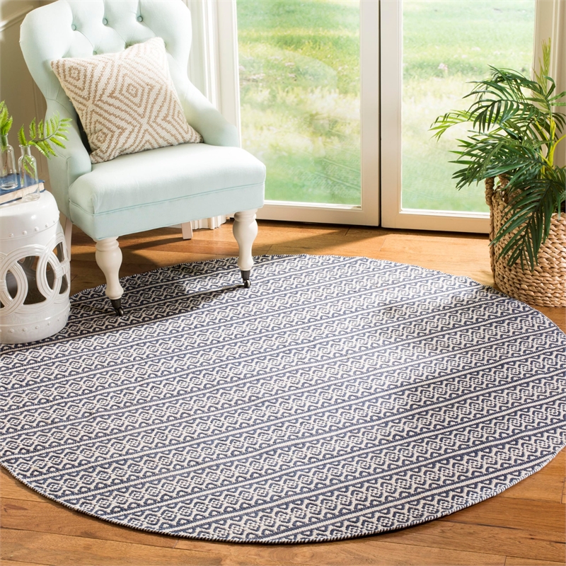 Safavieh Montauk 6' X 6' Round Hand Woven Cotton Rug in Ivory and Navy