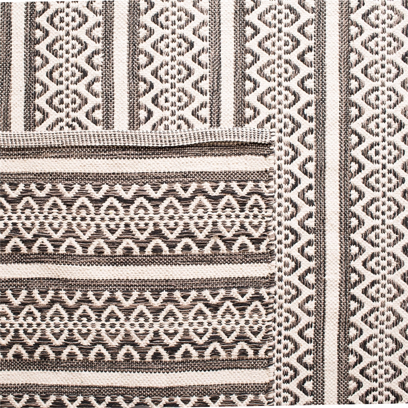 Safavieh Montauk 5' X 8' Hand Woven Cotton Pile Rug in Ivory and Black