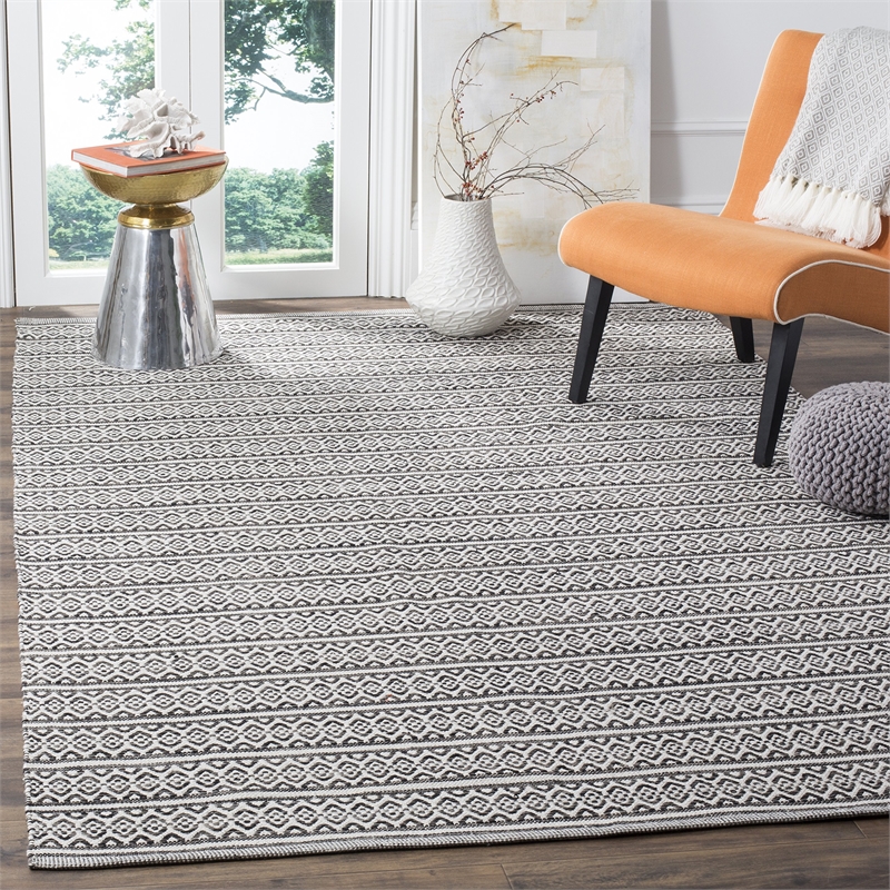 Safavieh Montauk 8' X 10' Hand Woven Cotton Rug in Ivory and Black