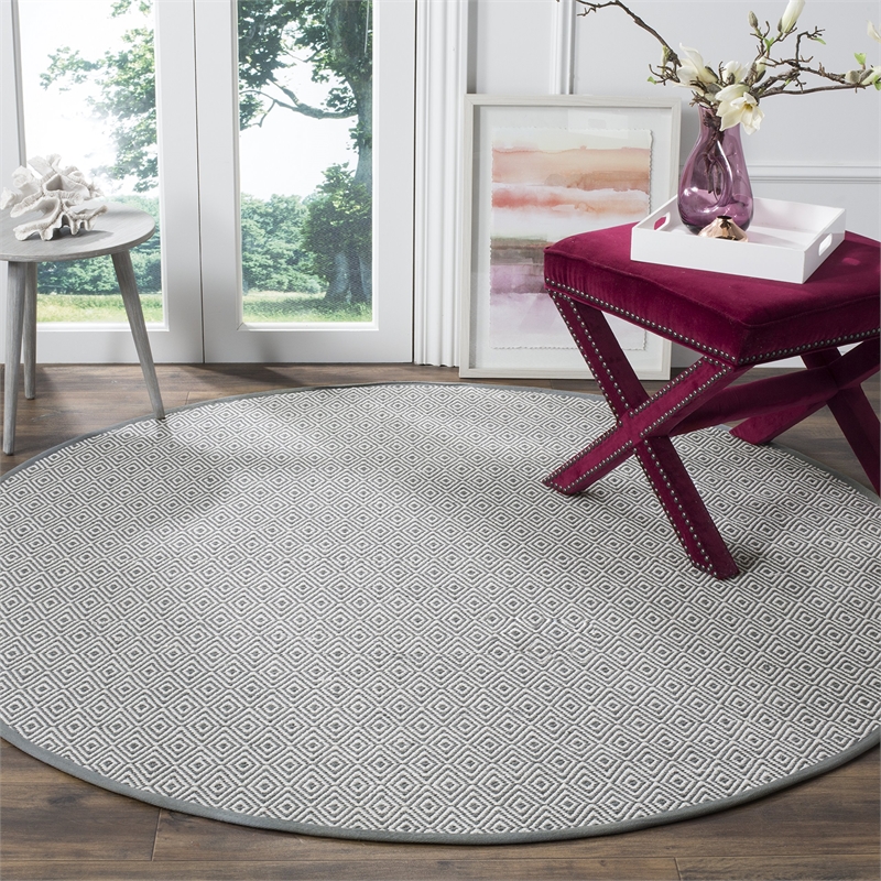 Safavieh Montauk 6' X 6' Round Hand Woven Cotton Rug in Ivory and Gray