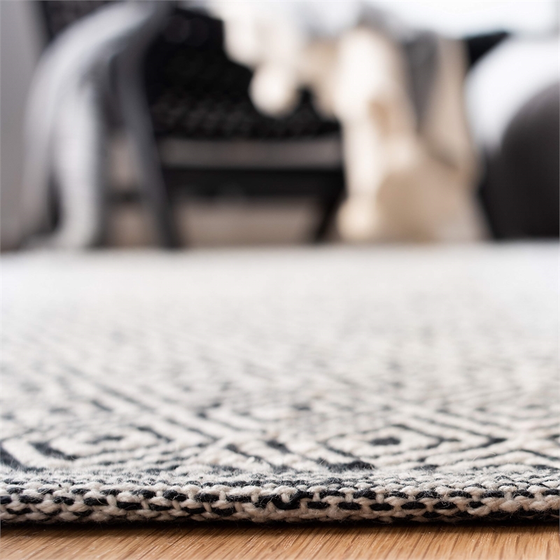 Safavieh Montauk 4' X 6' Hand Woven Cotton Pile Rug in Ivory and Navy