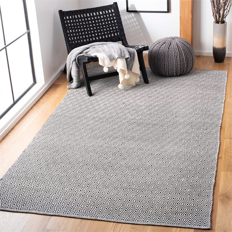 Safavieh Montauk 6' X 9' Hand Woven Cotton Pile Rug in Ivory and Navy