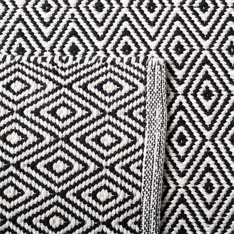 Safavieh Montauk 6' X 9' Hand Woven Cotton Pile Rug in Ivory and Navy