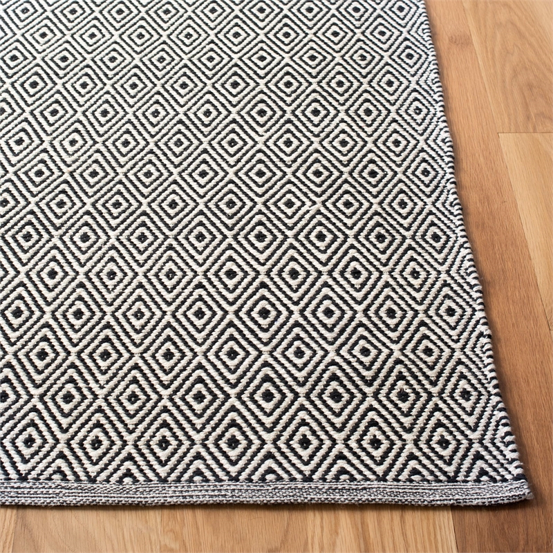 Safavieh Montauk 9' X 12' Hand Woven Cotton Pile Rug in Ivory and Navy