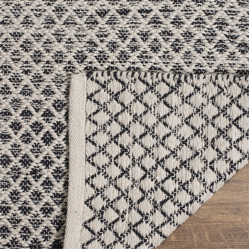 Safavieh Montauk 3' X 5' Hand Woven Cotton Pile Rug in Black and Ivory