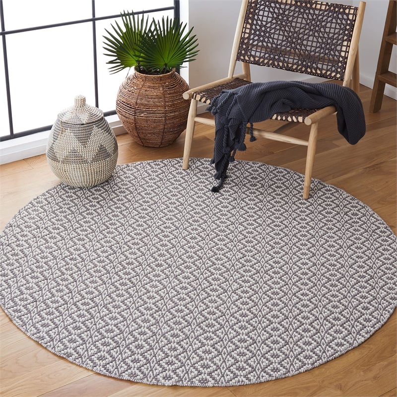 Safavieh Montauk 6' X 6' Round Hand Woven Cotton Rug in Ivory and Gray