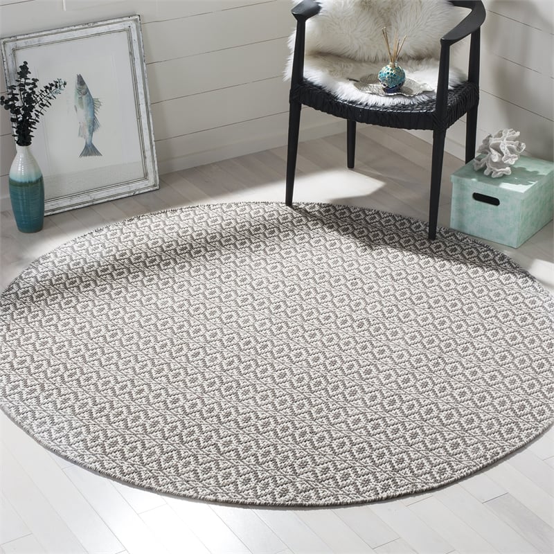 Safavieh Montauk 6' X 6' Round Hand Woven Cotton Rug in Ivory and Gray