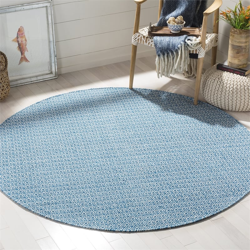 Safavieh Montauk 6' X 6' Round Hand Woven Cotton Rug in Ivory and Blue
