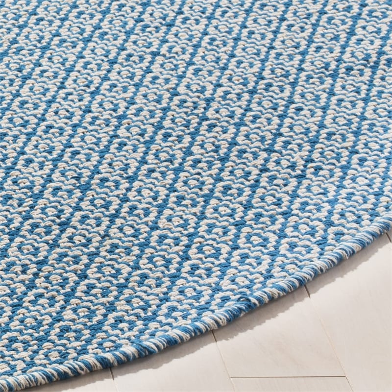 Safavieh Montauk 6' X 6' Round Hand Woven Cotton Rug in Ivory and Blue