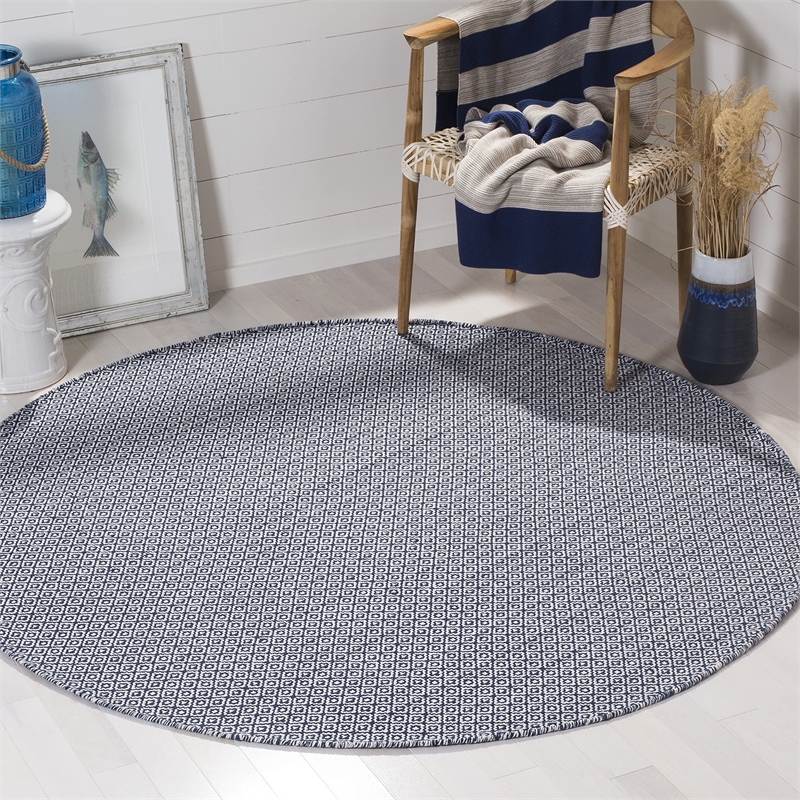 Safavieh Montauk 6' X 6' Round Hand Woven Cotton Rug in Ivory and Navy