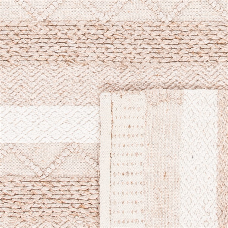 Safavieh Natura 2' X 3' Hand Tufted Rug in Beige
