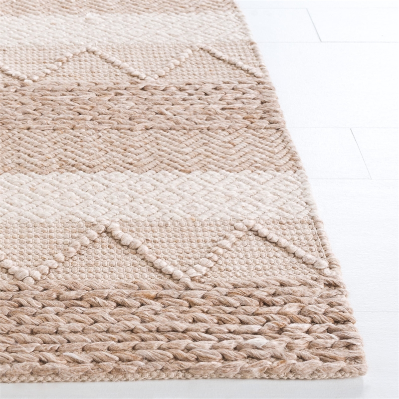 Safavieh Natura 2' X 3' Hand Tufted Rug in Beige