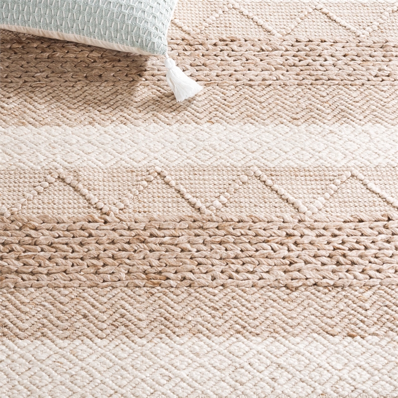 Safavieh Natura 2' X 3' Hand Tufted Rug in Beige