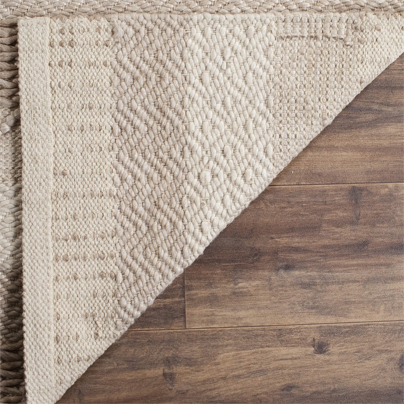 Safavieh Natura 4' X 6' Hand Tufted Rug in Beige