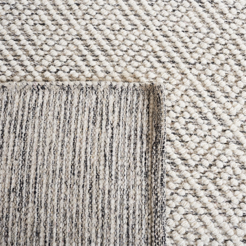 Safavieh Natura 4' X 6' Hand Tufted Rug in Ivory and Light Gray
