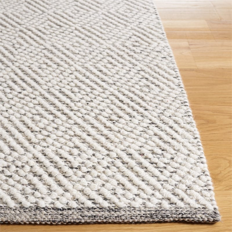 Safavieh Natura 4' X 6' Hand Tufted Rug in Ivory and Light Gray
