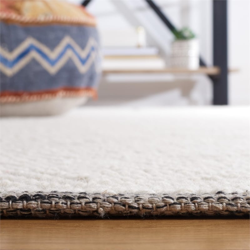Safavieh Natura 4' X 6' Hand Tufted Rug in Ivory and Light Gray