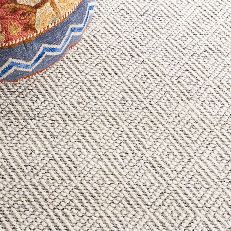 Safavieh Natura 4' X 6' Hand Tufted Rug in Ivory and Light Gray