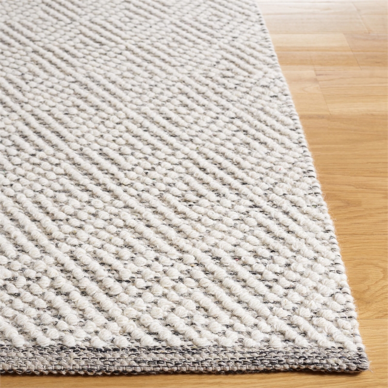 Safavieh Natura 6' X 9' Hand Tufted Rug in Ivory and Light Gray