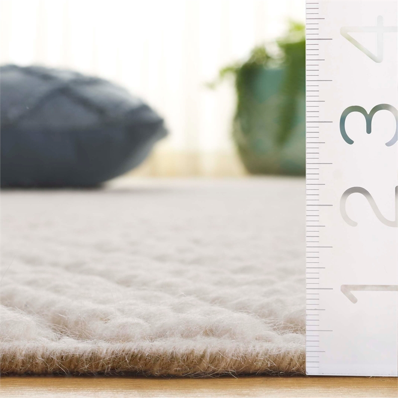 Safavieh Natura 5' X 8' Hand Tufted Rug in Ivory