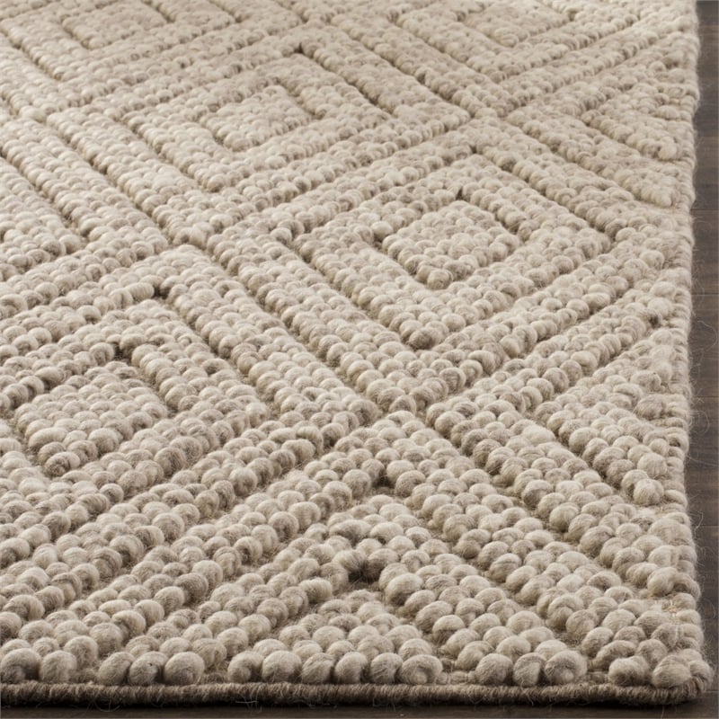 Safavieh Natura 4' X 6' Hand Tufted Rug in Beige