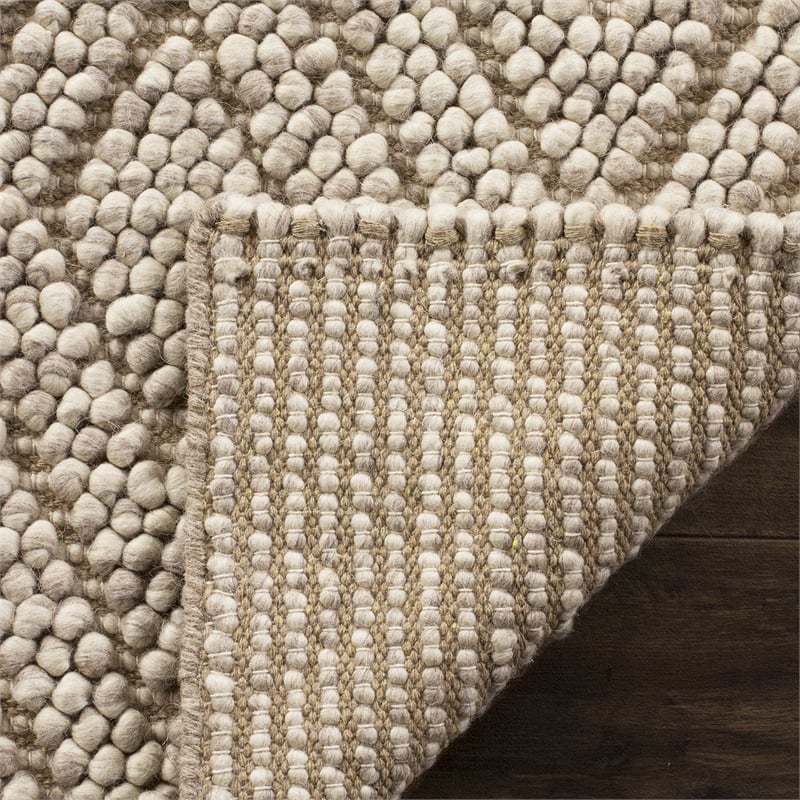 Safavieh Natura 4' X 6' Hand Tufted Rug in Beige