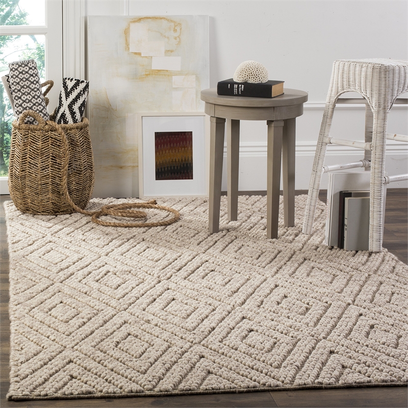 Safavieh Natura 5' X 8' Hand Tufted Rug in Beige