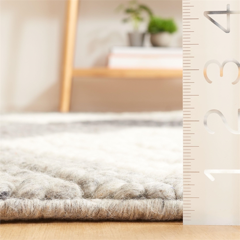 Safavieh Natura 4' X 6' Hand Tufted Rug in Anthracite