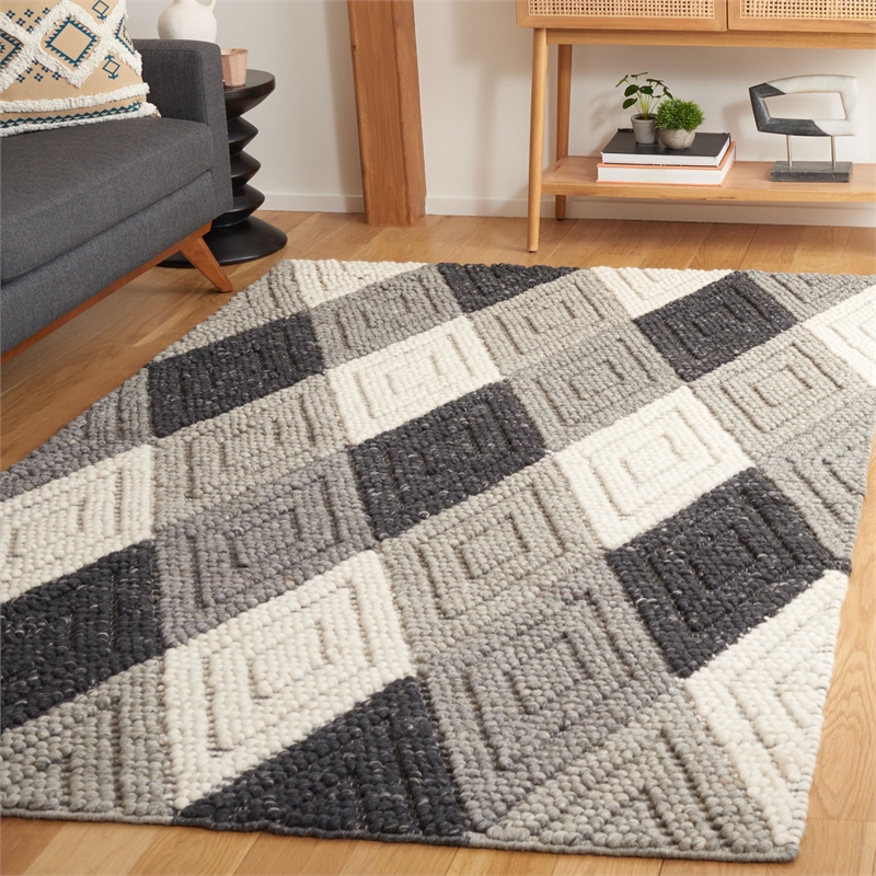 Safavieh Natura 5' X 8' Hand Tufted Rug in Anthracite