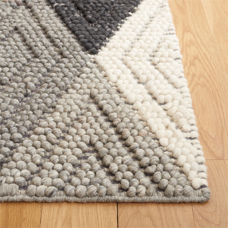 Safavieh Natura 5' X 8' Hand Tufted Rug in Anthracite