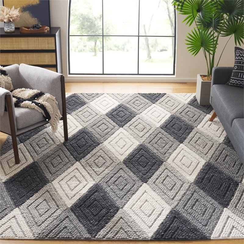 Safavieh Natura 8' X 10' Hand Tufted Rug in Anthracite