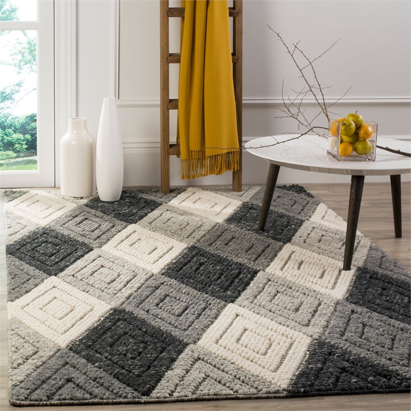 Safavieh Natura 8' X 10' Hand Tufted Rug in Anthracite