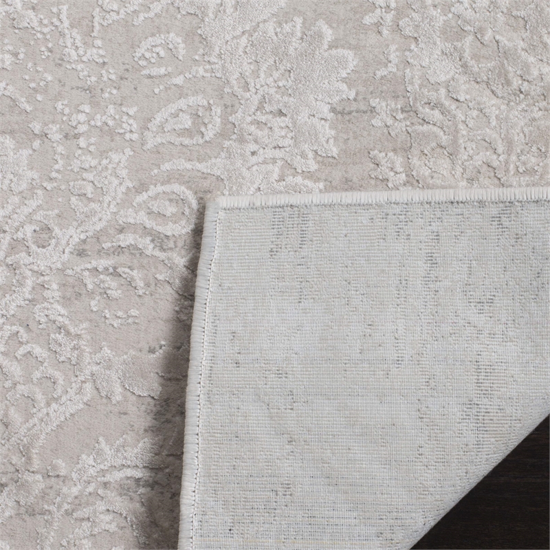 Safavieh Princeton 4' X 6' Rug in Silver and Beige