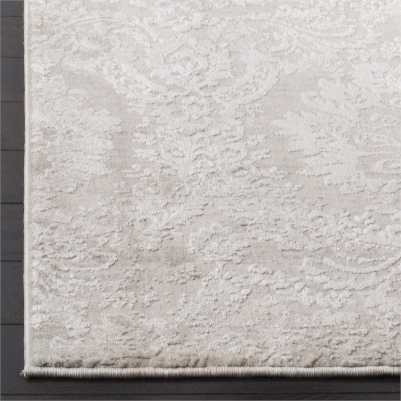 Safavieh Princeton 4' X 6' Rug in Silver and Beige