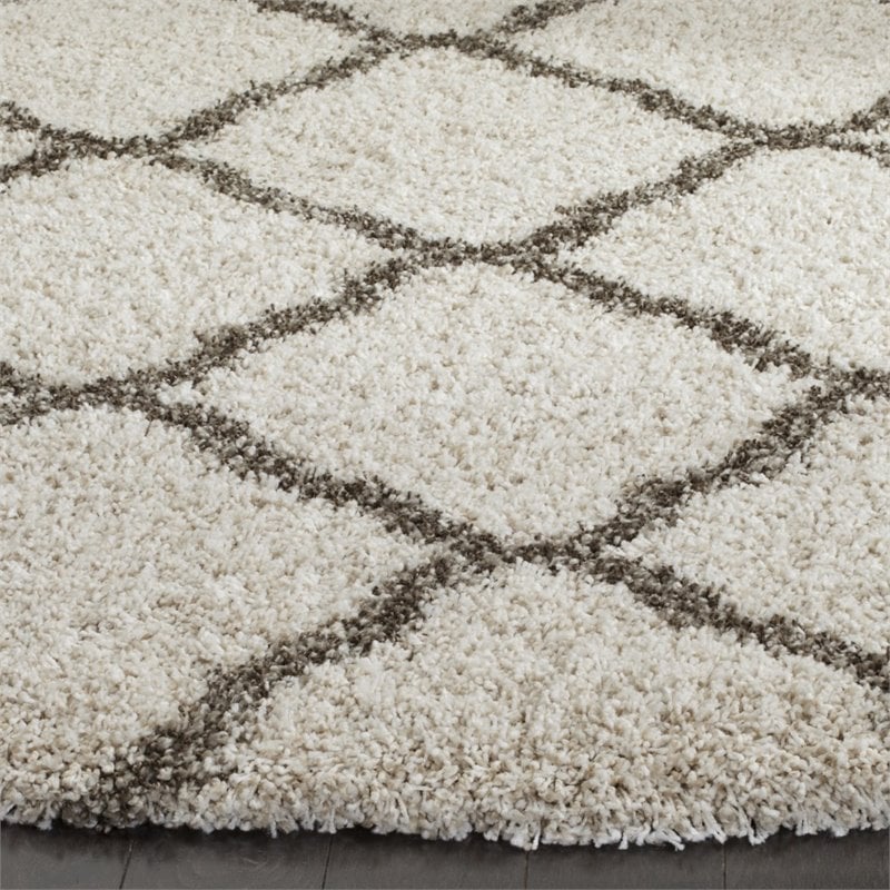 Safavieh Hudson Shag 7' X 7' Round Rug in Ivory and Gray