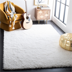 Safavieh Santa Monica Shag 4' X 6' Rug in White