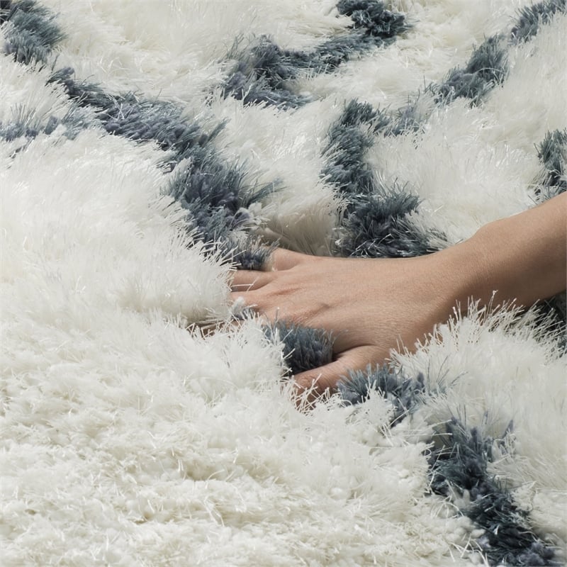 Safavieh Toronto Shag 4' X 6' Hand Tufted Rug in Ivory and Blue